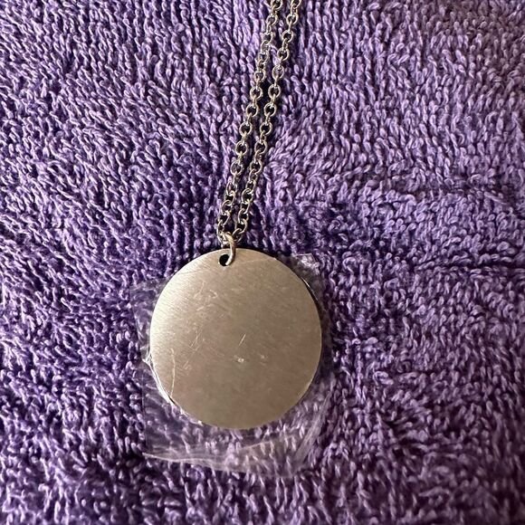 Silver necklace “ what doesn’t kill you makes you stronger” - Picture 5 of 5